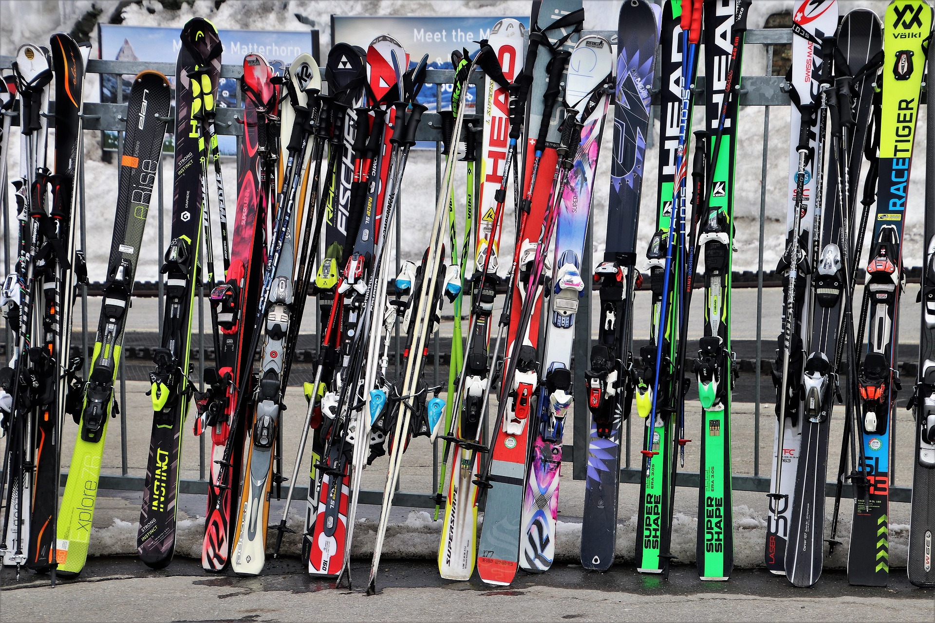 Pratiquer le ski alpin de manière abordable au Québec