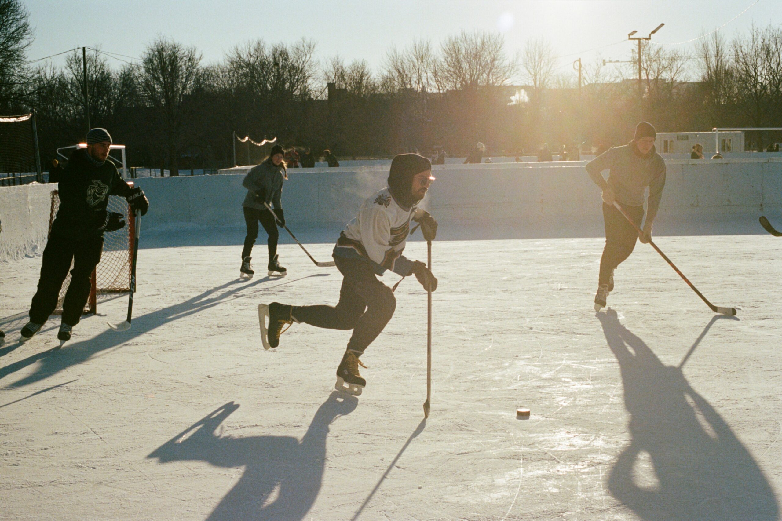 Le hockey au Québec : bien plus qu’un sport, un pilier de notre culture
