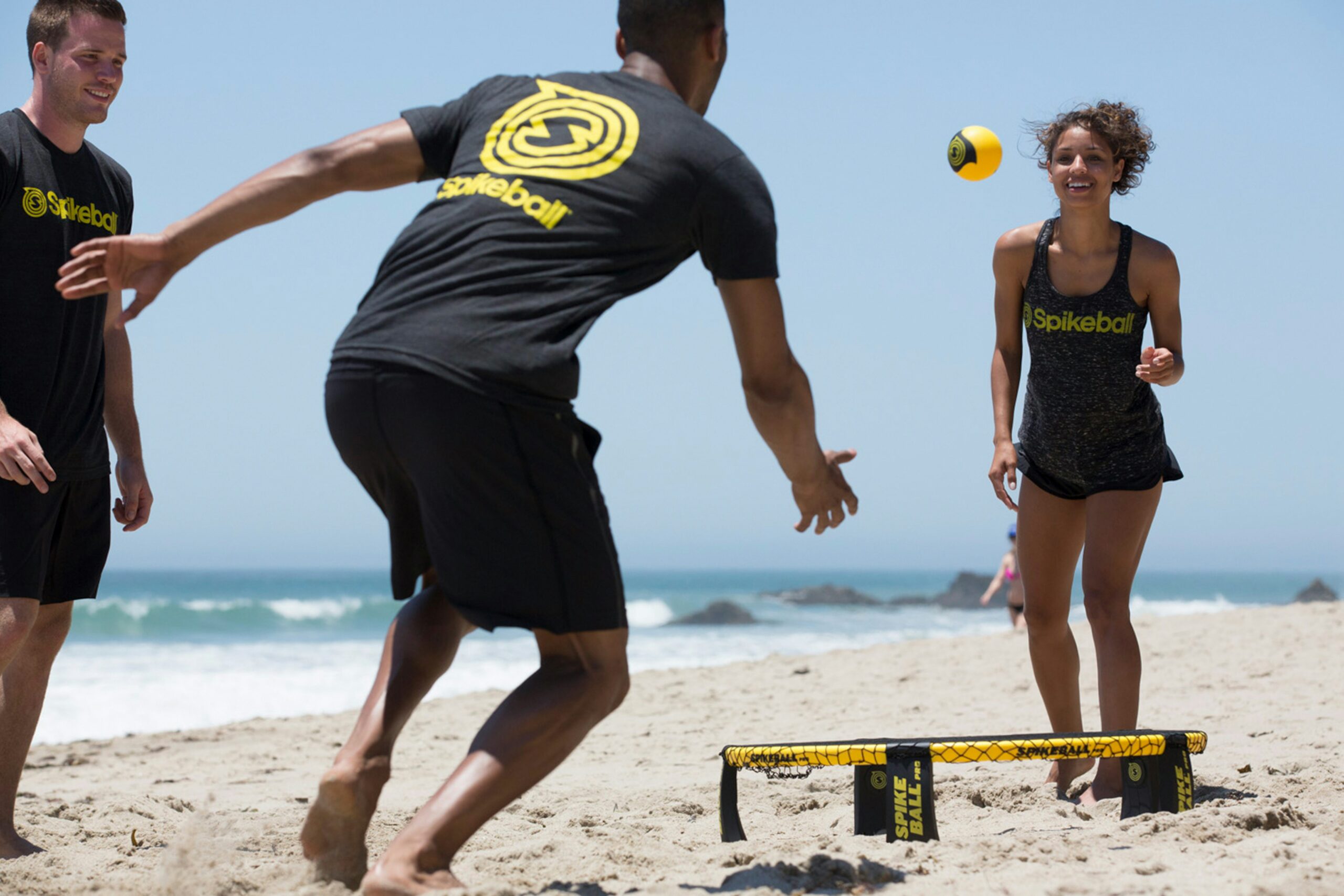 Le Spikeball : le sport qui conquiert les plages et les parcs du monde entier
